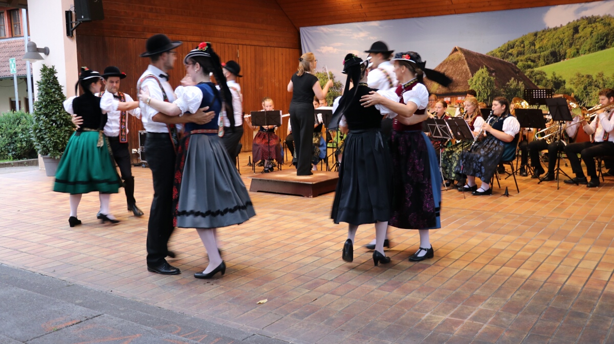 Klangsommer mit Bläserjugend und Trachtengruppe