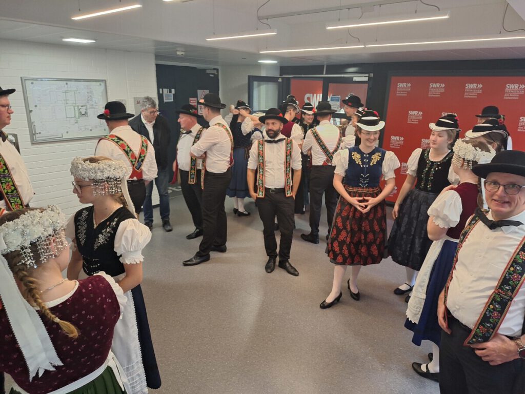 Warten vor dem Studio