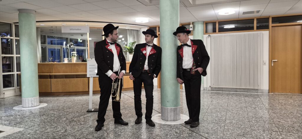 Wir warten auf den Bus