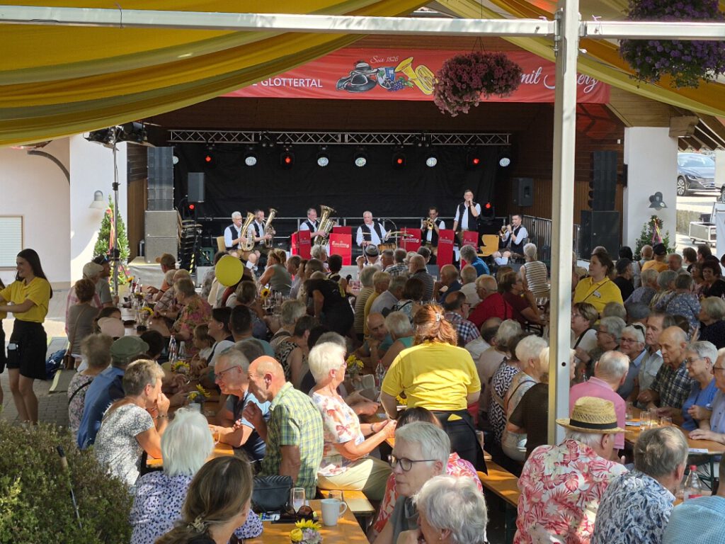 "6 Musiker und ein Schlagzeuger" (Zitat Egerländer 6)