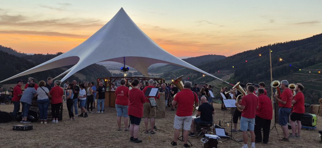 Auch die Glottertäler Musikanten gratulieren mit Musik