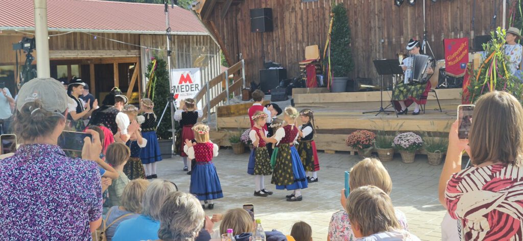 Die Pfiffikus-Tanzgruppe.