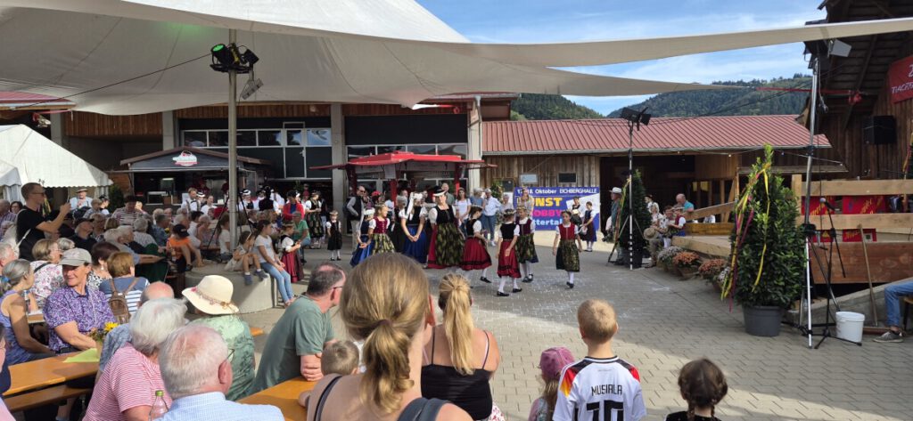 Die Akkordeon-Trachtengruppe