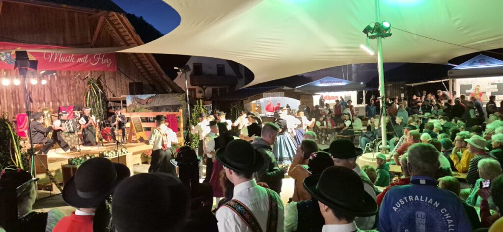 Die Trachtengruppe St. Peter ist auch dabei mit ihrer "Firobemusik"