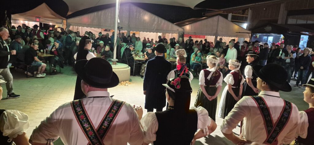 Die Tracht wird vorgestellt